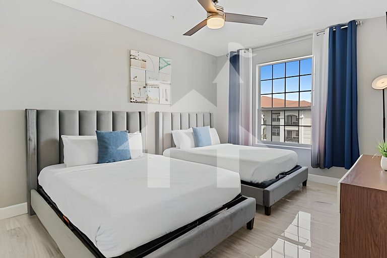 Stylish 3BR Vista Cay Condo Near Parks & Pool