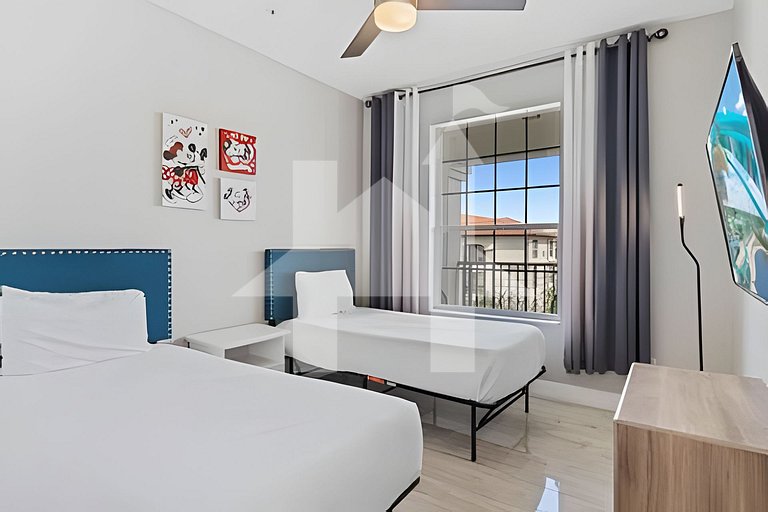 Stylish 3BR Vista Cay Condo Near Parks & Pool
