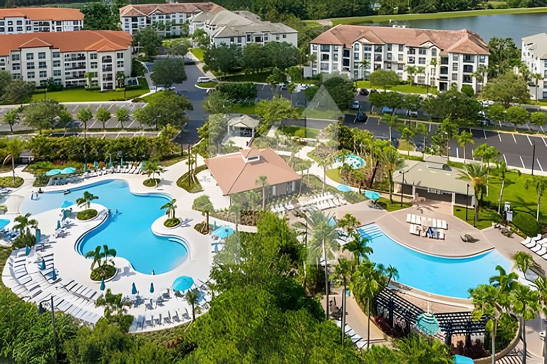 Stylish 3BR Vista Cay Condo Near Parks & Pool