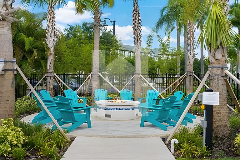 Stylish 3BR Vista Cay Condo Near Parks & Pool