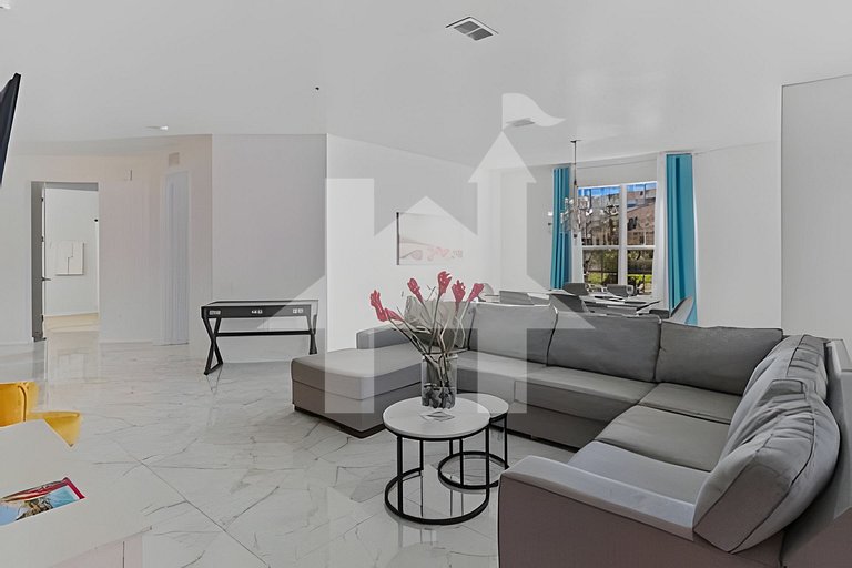 Elegant 4BR Vista Cay Condo – Near Parks & Pool