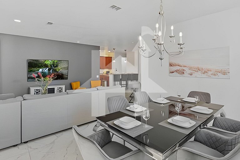 Elegant 4BR Vista Cay Condo – Near Parks & Pool