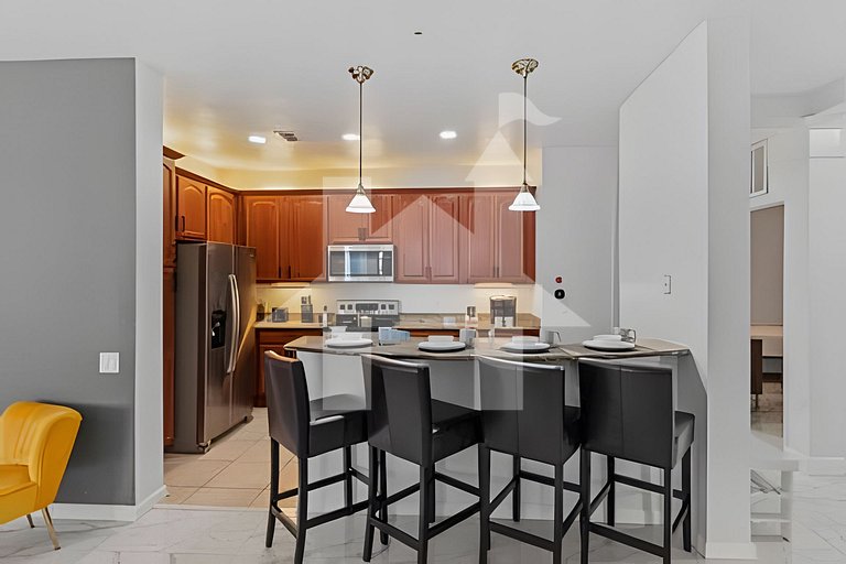 Elegant 4BR Vista Cay Condo – Near Parks & Pool