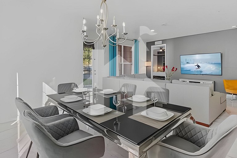 Elegant 4BR Vista Cay Condo – Near Parks & Pool