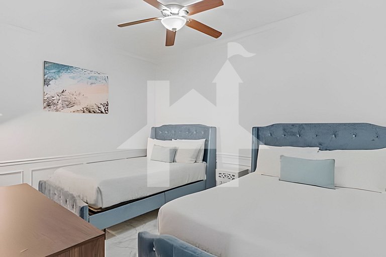 Elegant 4BR Vista Cay Condo – Near Parks & Pool