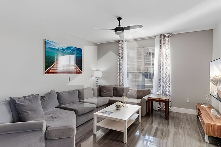 Modern 4BR Townhouse at Vista Cay Resort