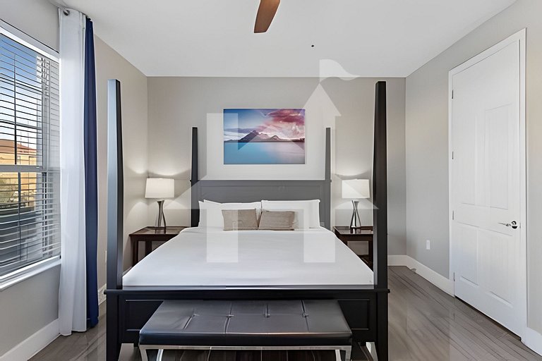 Townhouse Moderna 4Q — Perto da Universal