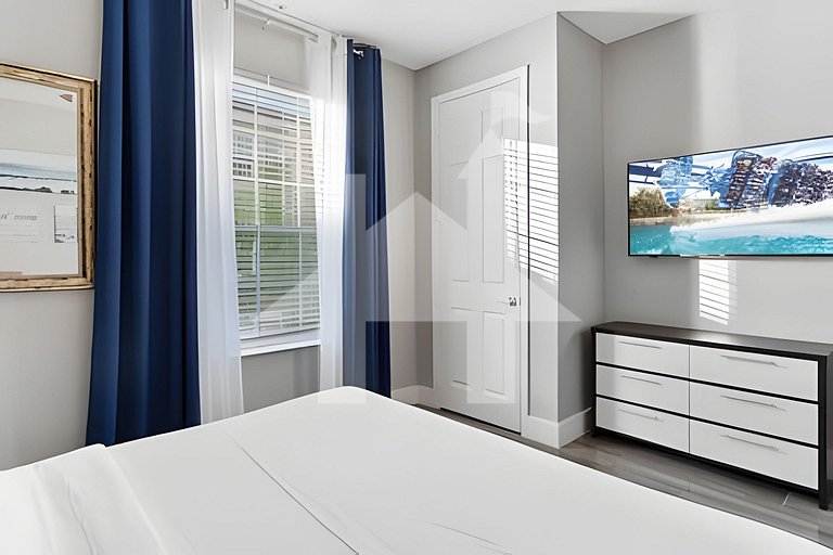 Modern 4BR Resort Townhome near Universal