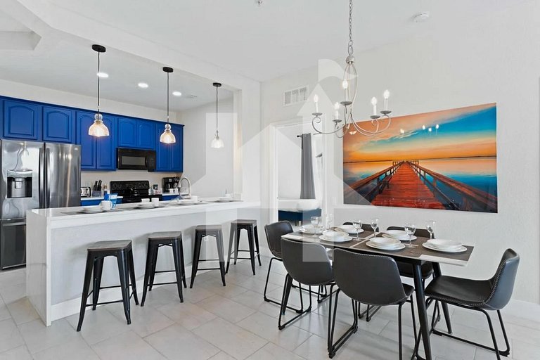 Modern 3-Bedroom at Vista Cay Resort