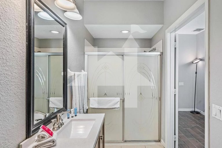 Elegant 3-Bedroom Townhome at Vista Cay