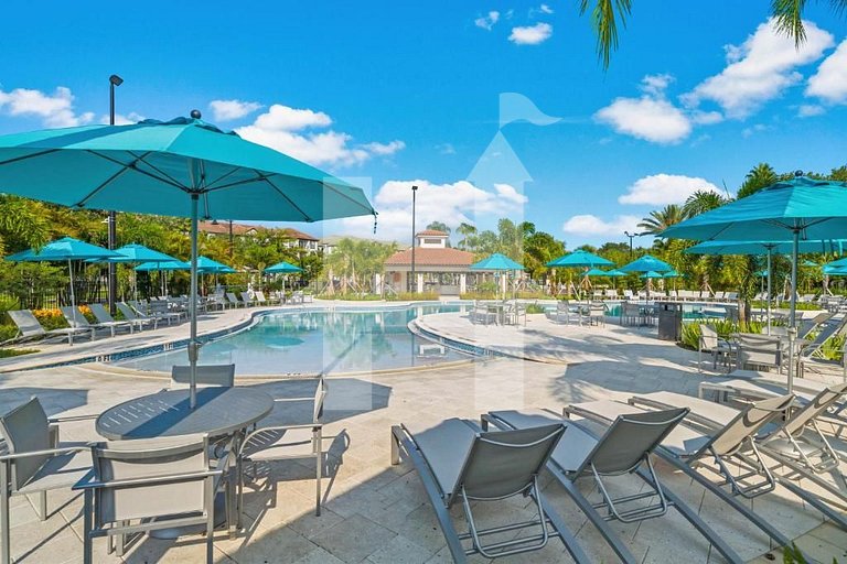 Elegant 3-Bedroom Townhome at Vista Cay