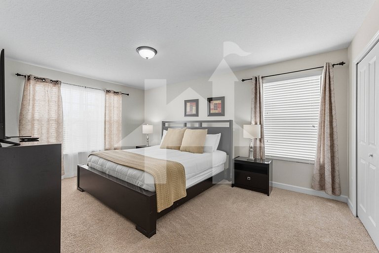 Vacation Home Near Disney, 6 bedrooms