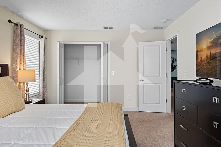 Vacation Home Near Disney, 6 bedrooms