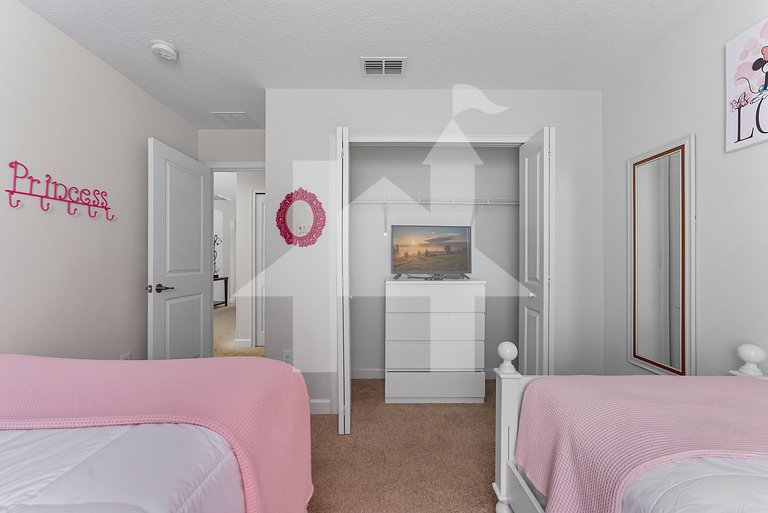 Vacation Home Near Disney, 6 bedrooms