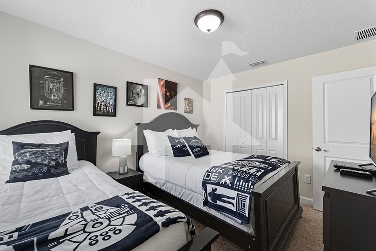 Vacation Home Near Disney, 6 bedrooms