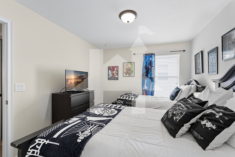 Vacation Home Near Disney, 6 bedrooms