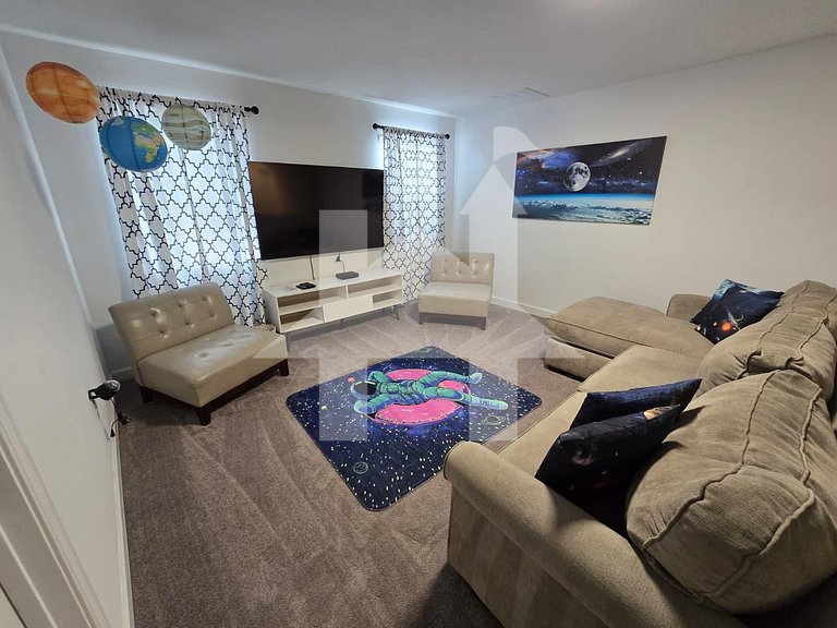 Vacation Home Near Disney, 6 bedrooms