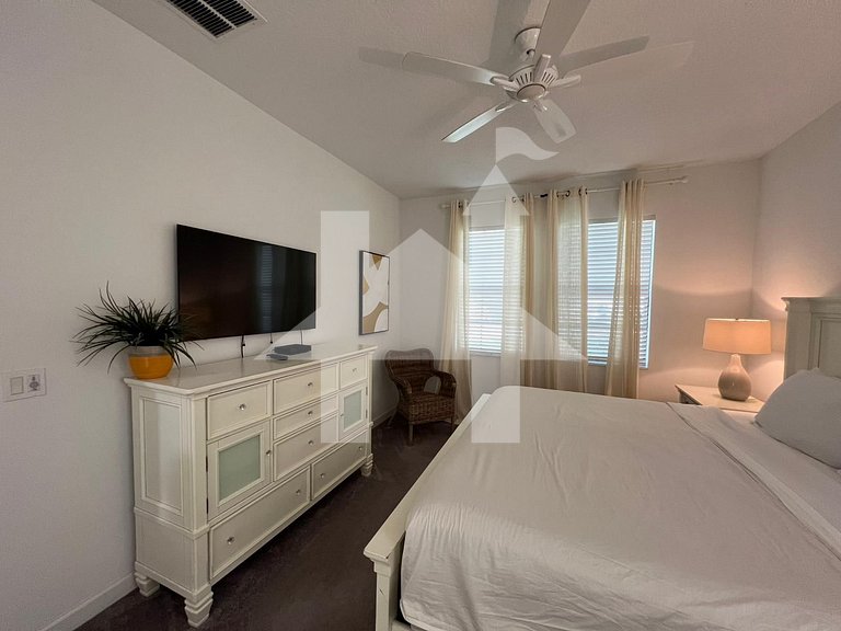 Vacation Home Near Disney, 6 bedrooms