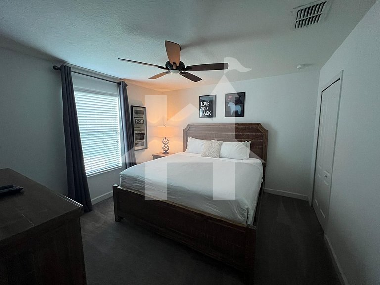 Vacation Home Near Disney, 6 bedrooms