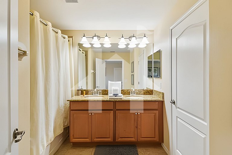 Vacation Home Near Disney, 4 bedrooms