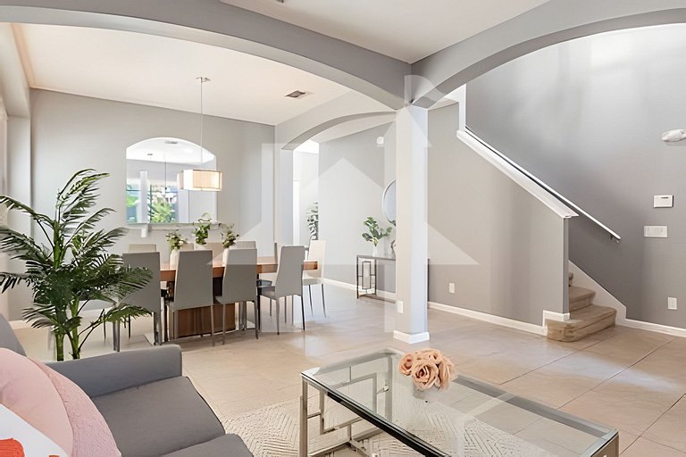 Solterra 6BR, 4 enSuites, Pool & Game Room