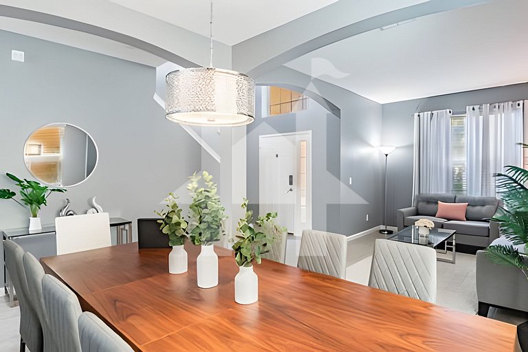 Solterra 6BR, 4 enSuites, Pool & Game Room