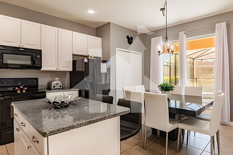 Solterra 6BR, 4 enSuites, Pool & Game Room