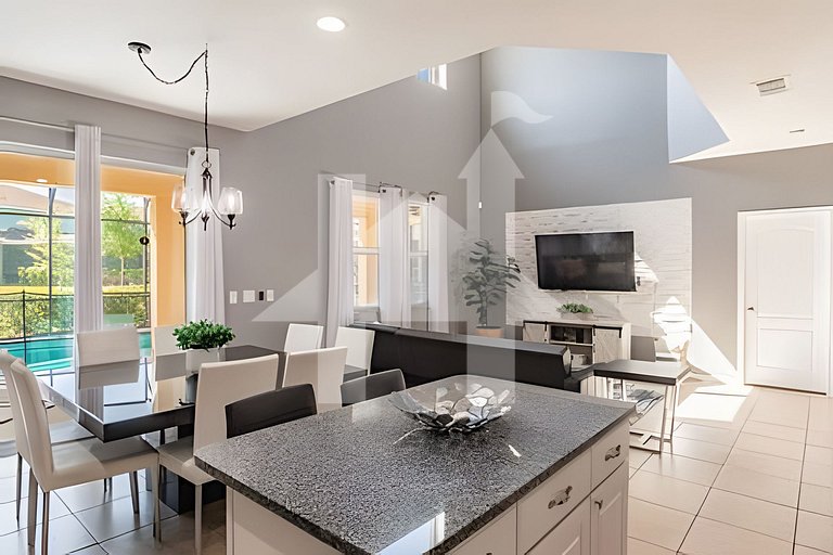 Solterra 6BR, 4 enSuites, Pool & Game Room