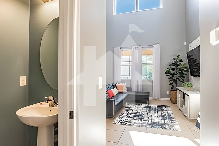 Solterra 6BR, 4 enSuites, Pool & Game Room