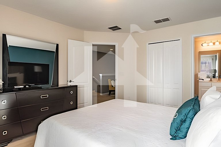 Solterra 6BR, 4 enSuites, Pool & Game Room