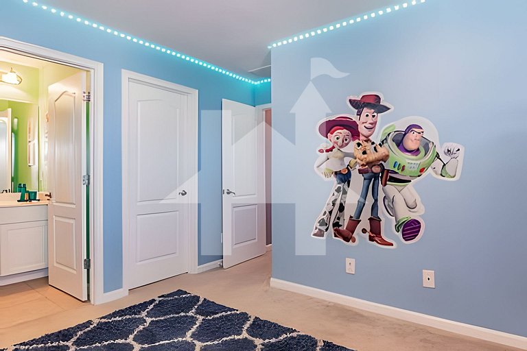 Solterra 6BR, 4 enSuites, Pool & Game Room