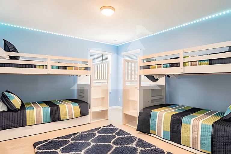 Solterra 6BR, 4 enSuites, Pool & Game Room