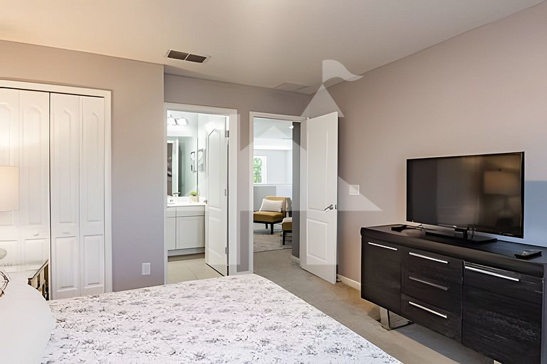 Solterra 6BR, 4 enSuites, Pool & Game Room