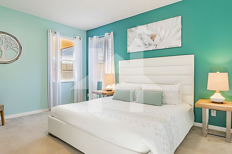 Solterra 6BR, 4 enSuites, Pool & Game Room