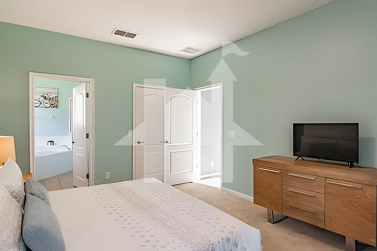 Solterra 6BR, 4 enSuites, Pool & Game Room