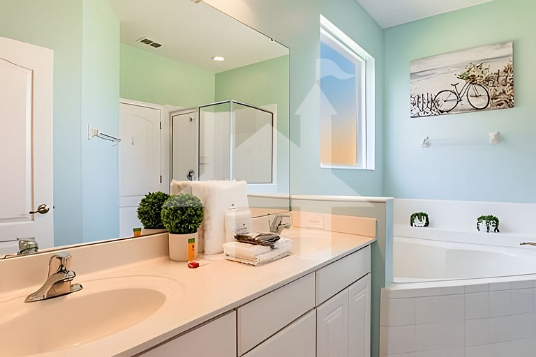 Solterra 6BR, 4 enSuites, Pool & Game Room