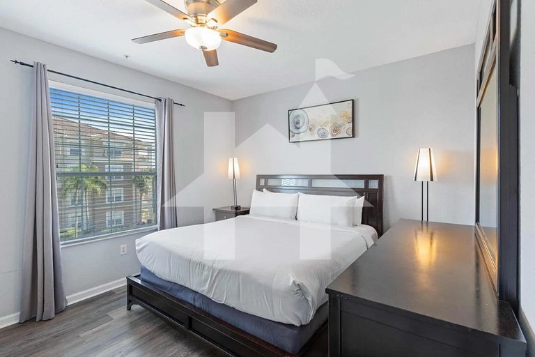 Elegant 4BR Vista Cay Resort