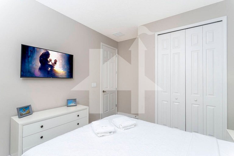 Family Home w/ Pool 9BR Near Disney