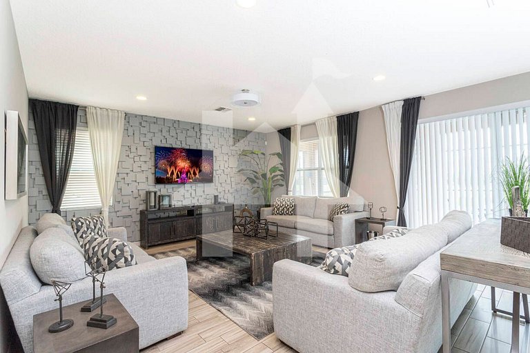 Family Home w/ Pool 9BR Near Disney