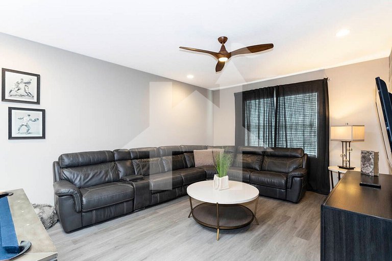 Casa Familiar c/ Piscina 9 Quartos Perto Disney