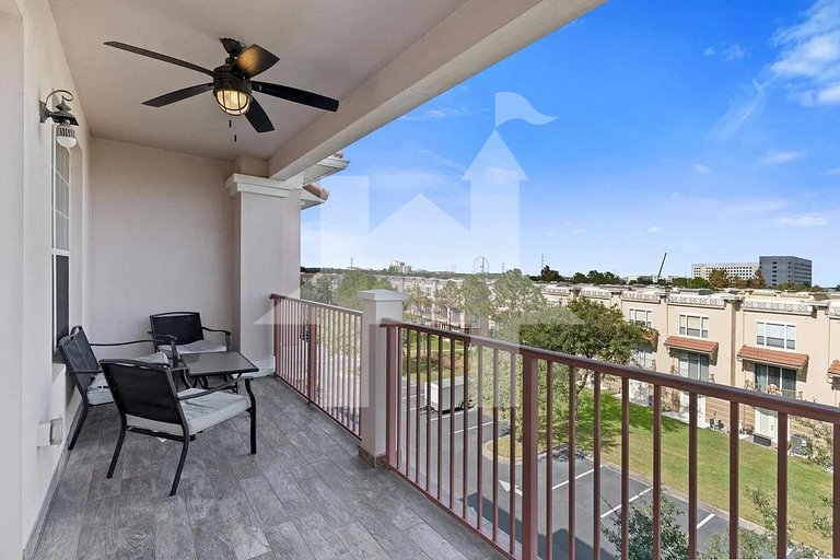 Spacious 4BR Condo at Vista Cay Resort