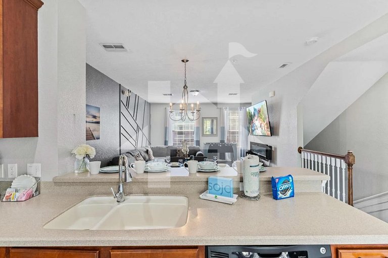 Modern Multi-Story 3BR Condo at Vista Cay