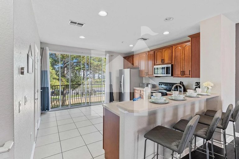 Modern Multi-Story 3BR Condo at Vista Cay