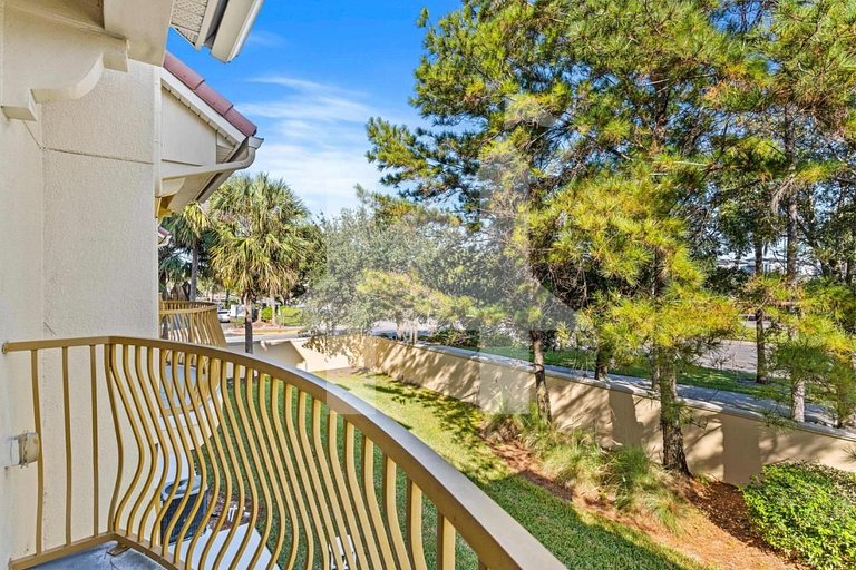 Modern Multi-Story 3BR Condo at Vista Cay