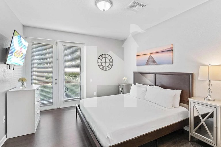 Modern Multi-Story 3BR Condo at Vista Cay