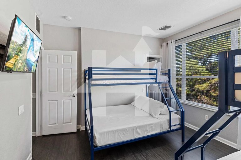 Modern Multi-Story 3BR Condo at Vista Cay