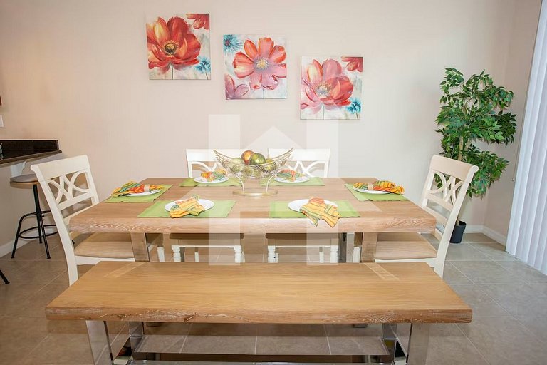 Compass Bay – Family Comfort & Resort Amenities