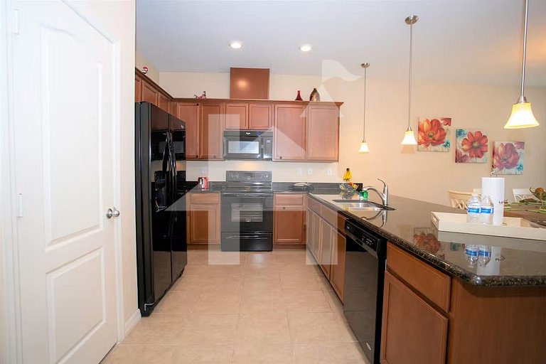 Compass Bay – Family Comfort & Resort Amenities