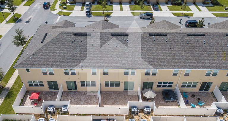 Compass Bay – Family Comfort & Resort Amenities