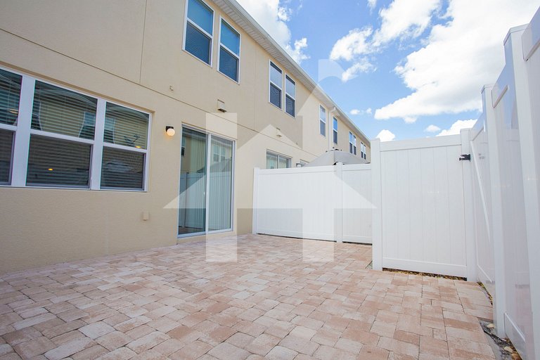 Compass Bay – Family Comfort & Resort Amenities